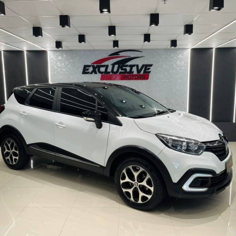 RENAULT - CAPTUR - 2021/2022 - Branca - R$ 99.800,00