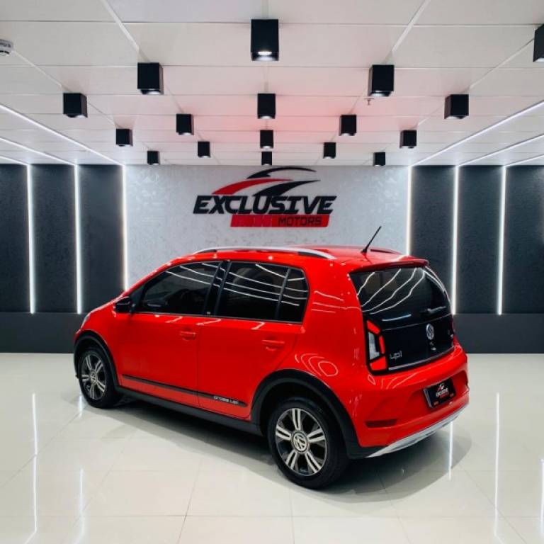 VOLKSWAGEN - UP - 2017/2018 - Vermelha - R$ 65.800,00