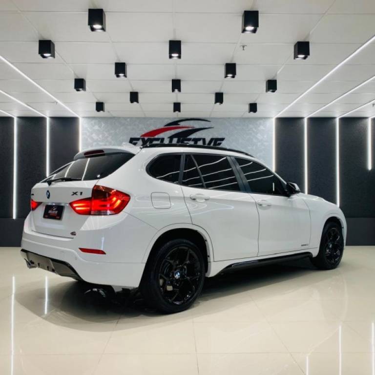 BMW - X1 - 2015/2015 - Branca - R$ 94.900,00