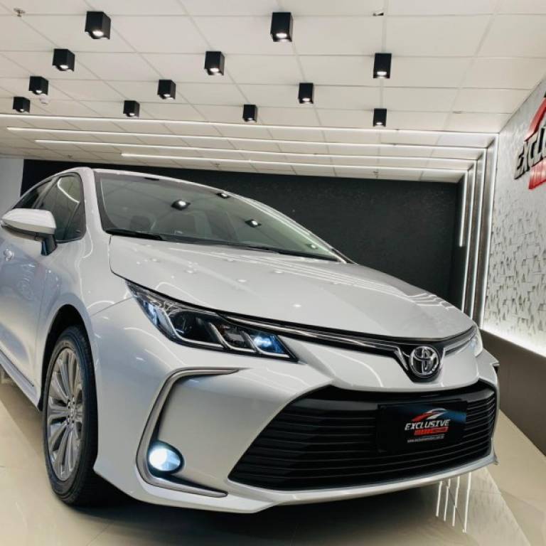 TOYOTA - COROLLA - 2019/2020 - Prata - R$ 124.800,00