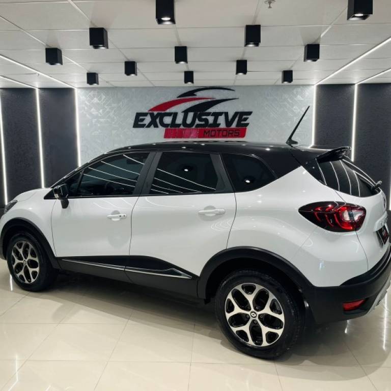 RENAULT - CAPTUR - 2021/2022 - Branca - R$ 99.800,00