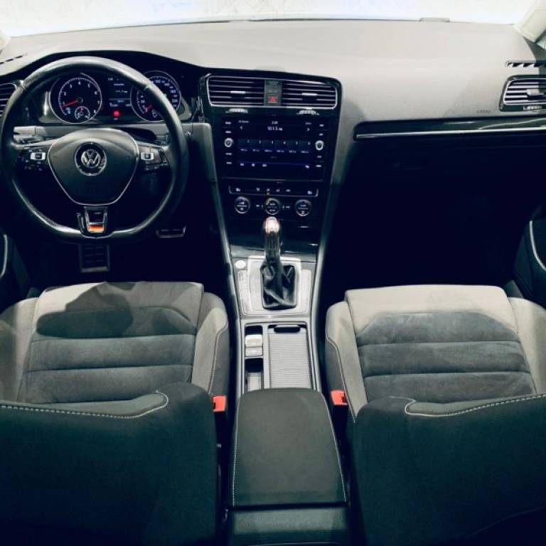 VOLKSWAGEN - GOLF - 2013/2014 - Preta - R$ 87.900,00