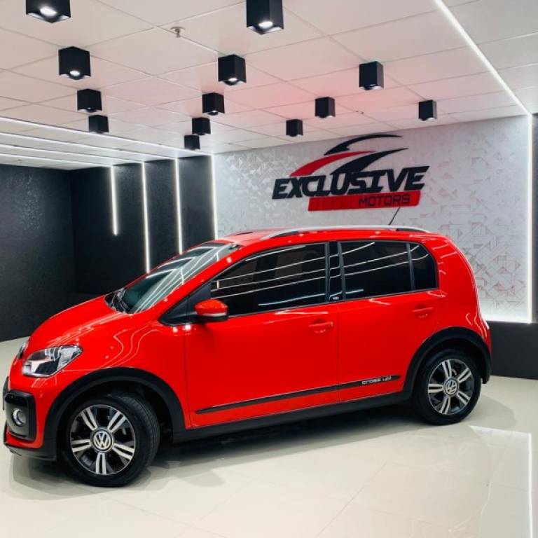 VOLKSWAGEN - UP - 2017/2018 - Vermelha - R$ 65.800,00