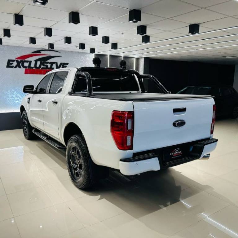 FORD - RANGER - 2017/2017 - Branca - R$ 129.900,00