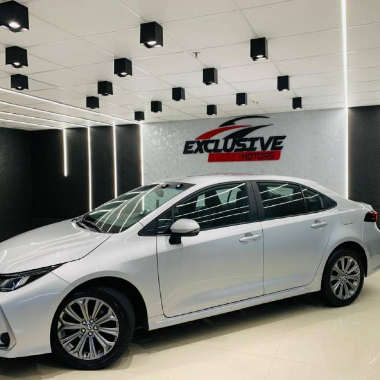 TOYOTA - COROLLA - 2019/2020 - Prata - R$ 124.800,00