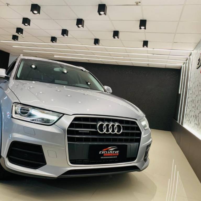 AUDI - Q3 - 2015/2016 - Prata - R$ 99.900,00