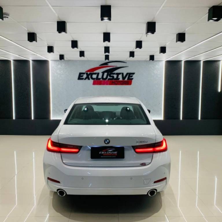 BMW - 320I - 2023/2023 - Branca - R$ 264.900,00