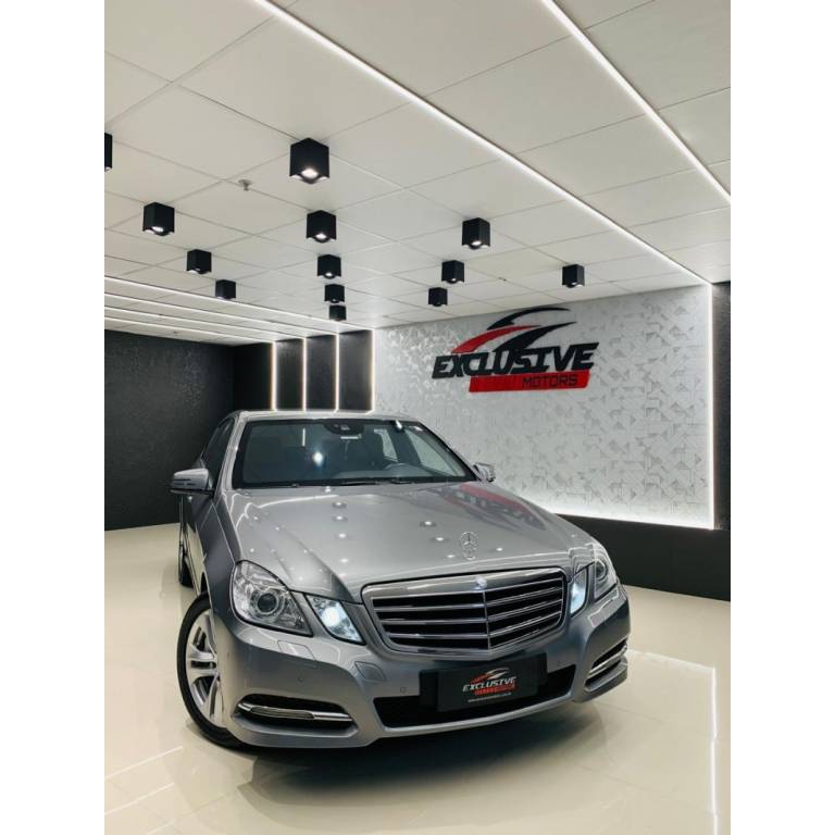 MERCEDES-BENZ - E 500 - 2011/2011 - Cinza - R$ 158.900,00