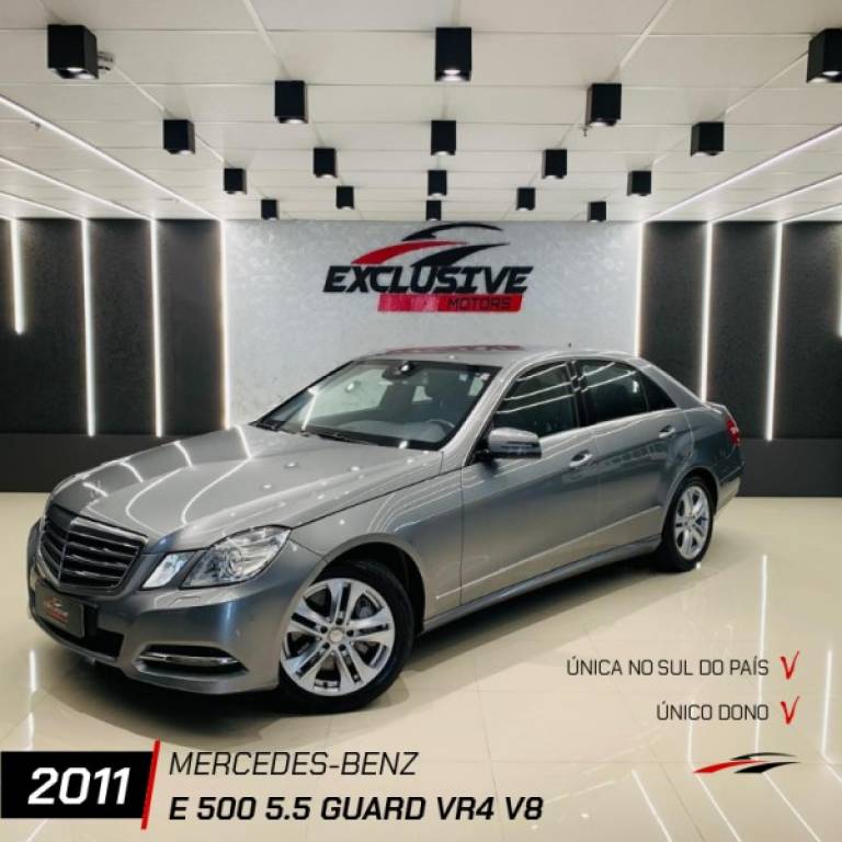 MERCEDES-BENZ - E 500 - 2011/2011 - Cinza - R$ 158.900,00