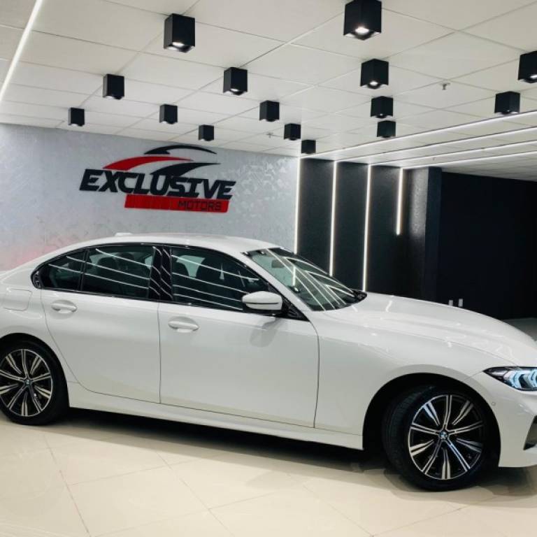 BMW - 320I - 2023/2023 - Branca - R$ 264.900,00