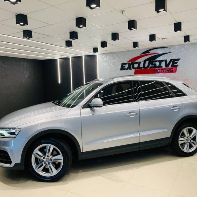 AUDI - Q3 - 2015/2016 - Prata - R$ 99.900,00