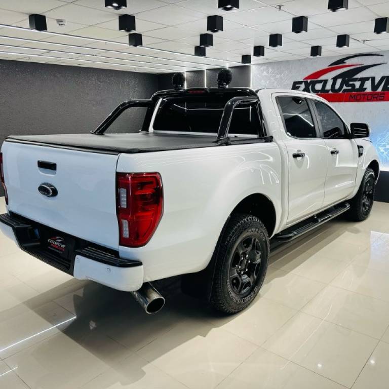 FORD - RANGER - 2017/2017 - Branca - R$ 129.900,00