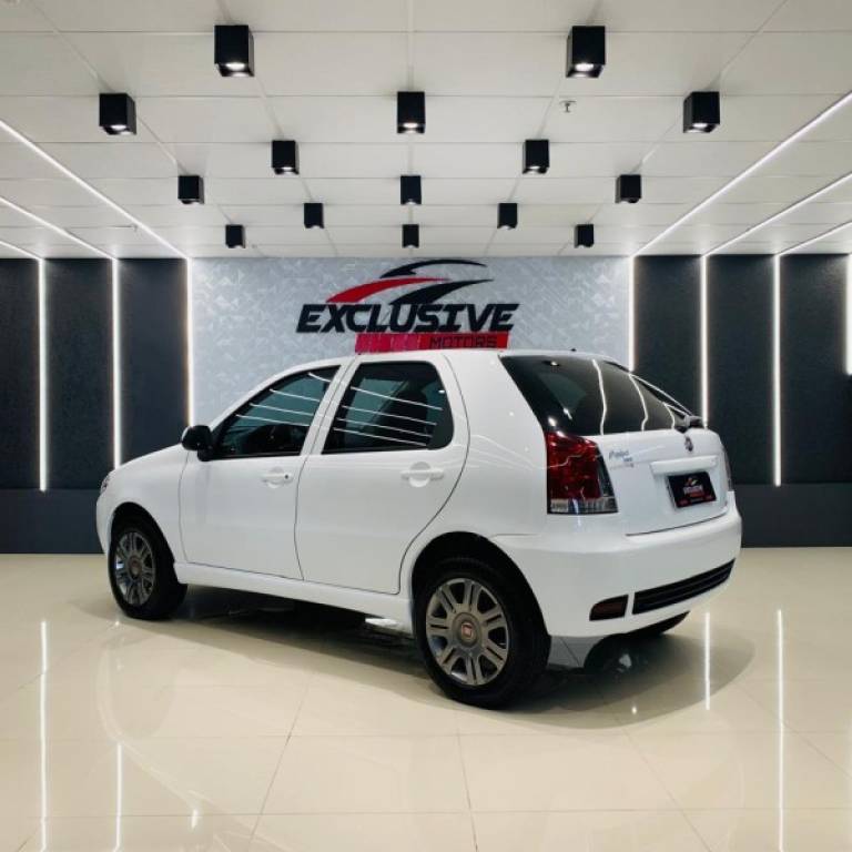 FIAT - PALIO - 2014/2015 - Branca - R$ 34.800,00