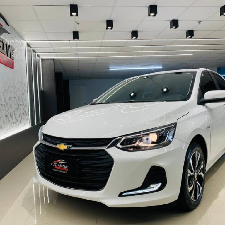 CHEVROLET - ONIX - 2022/2023 - Branca - R$ 95.800,00