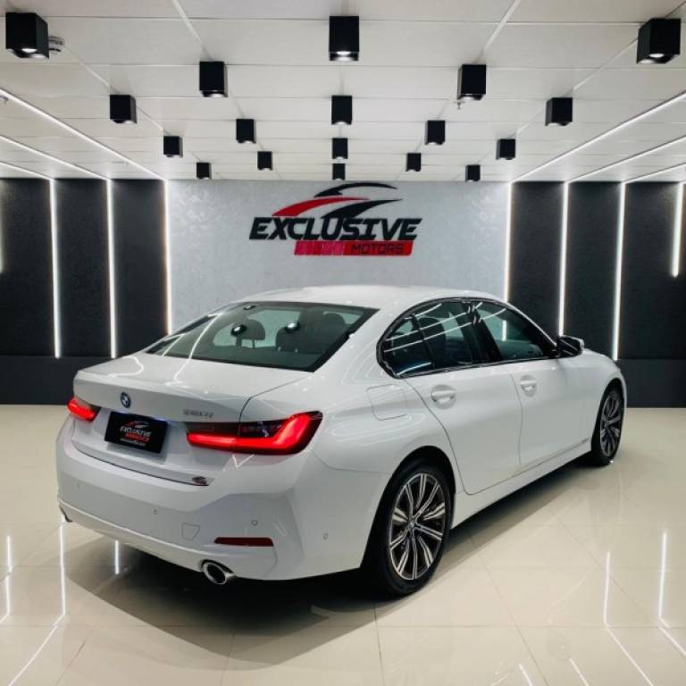 BMW - 320I - 2023/2023 - Branca - R$ 259.900,00