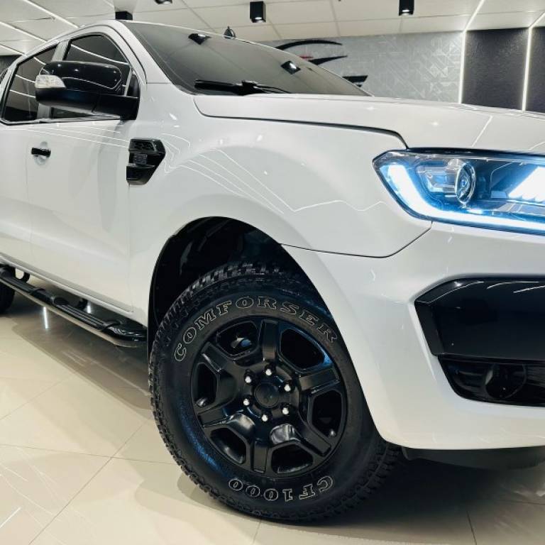 FORD - RANGER - 2017/2017 - Branca - R$ 129.900,00