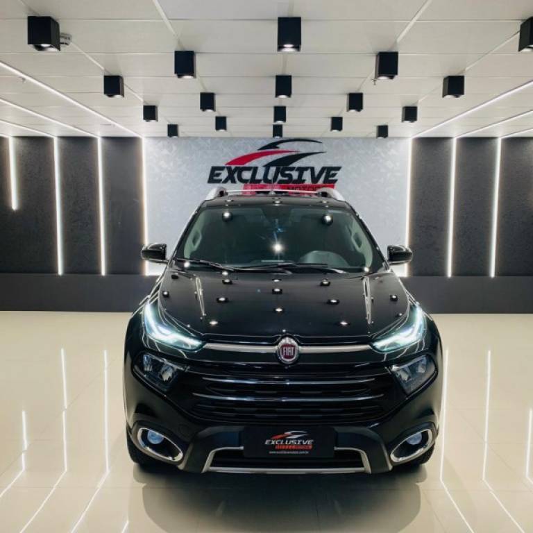 FIAT - TORO - 2019/2020 - Preta - R$ 119.800,00