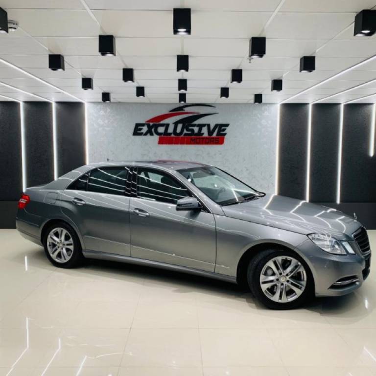 MERCEDES-BENZ - E 500 - 2011/2011 - Cinza - R$ 158.900,00