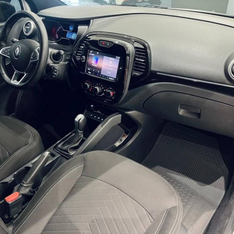 RENAULT - CAPTUR - 2021/2022 - Branca - R$ 99.800,00