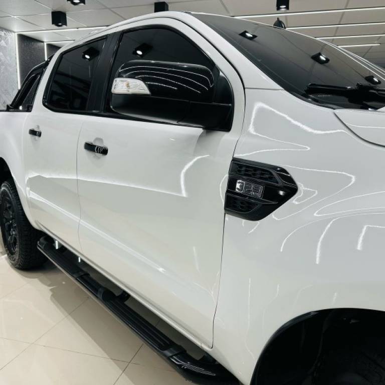 FORD - RANGER - 2017/2017 - Branca - R$ 129.900,00