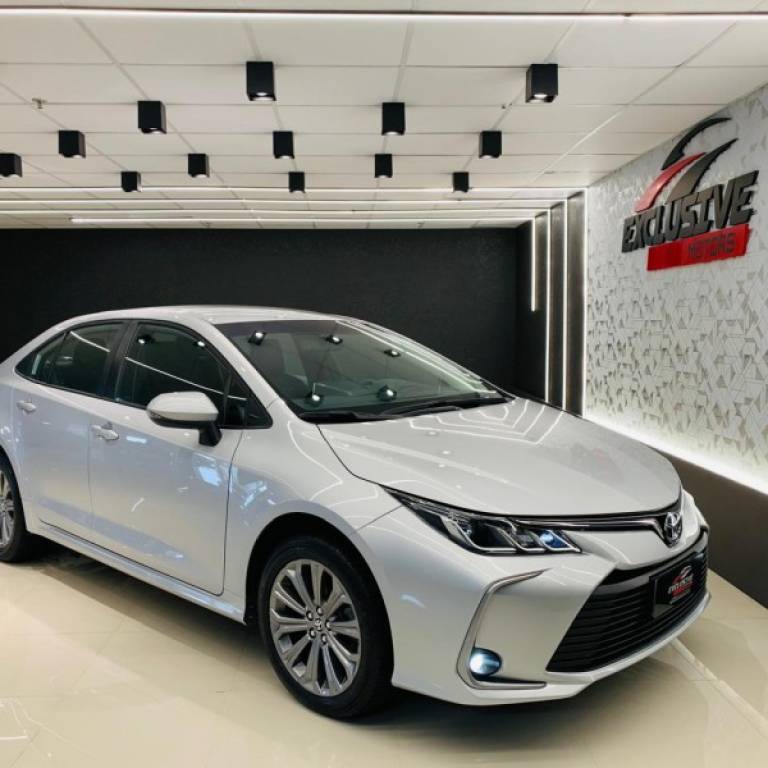 TOYOTA - COROLLA - 2019/2020 - Prata - R$ 124.800,00