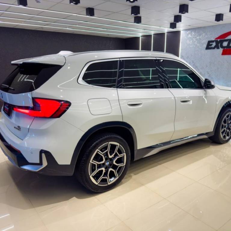 BMW - X1 - 2023/2024 - Branca - R$ 309.900,00