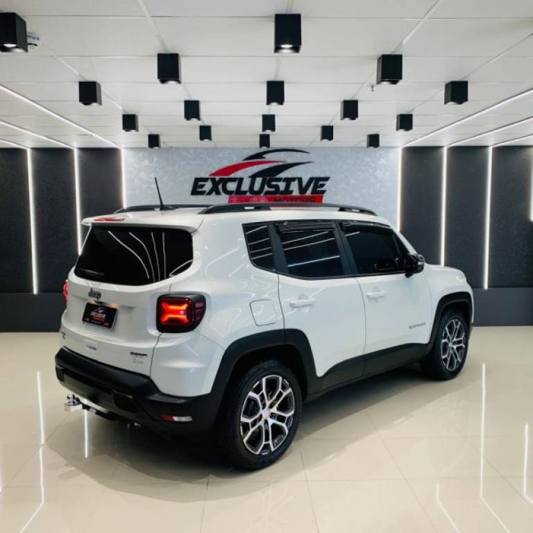 JEEP - RENEGADE - 2023/2024 - Branca - R$ 139.800,00