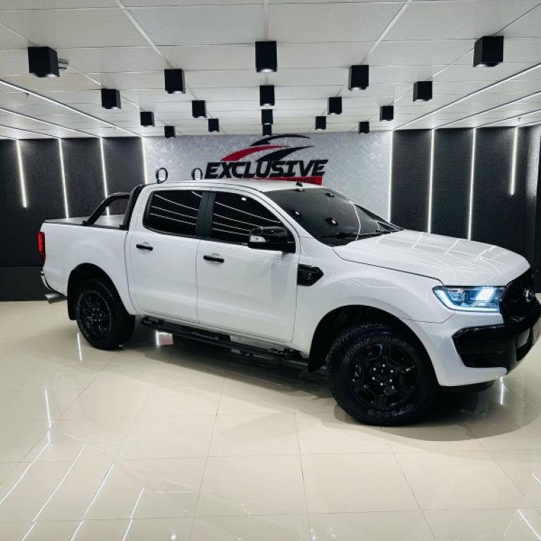 FORD - RANGER - 2017/2017 - Branca - R$ 129.900,00