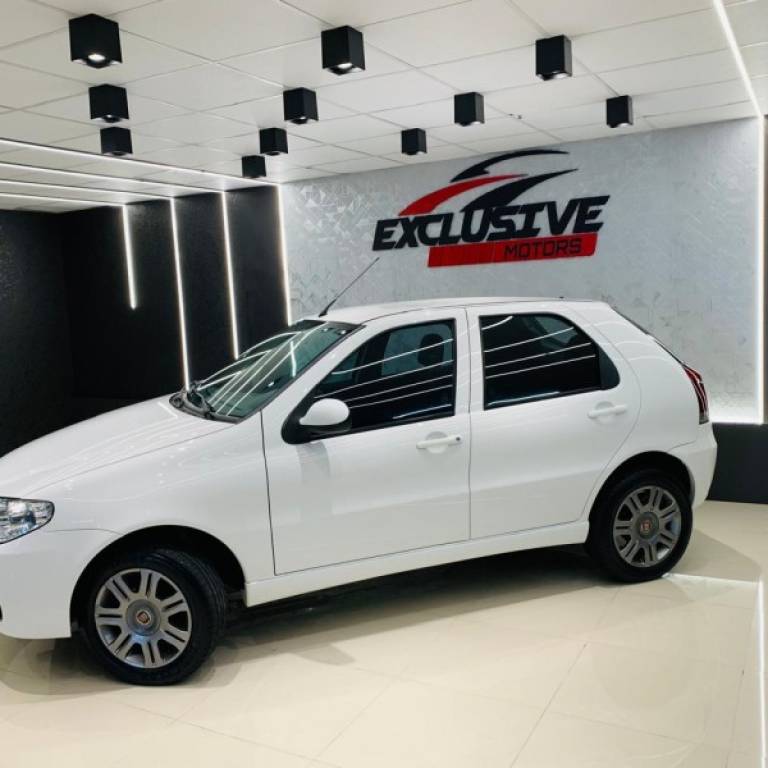 FIAT - PALIO - 2014/2015 - Branca - R$ 34.800,00