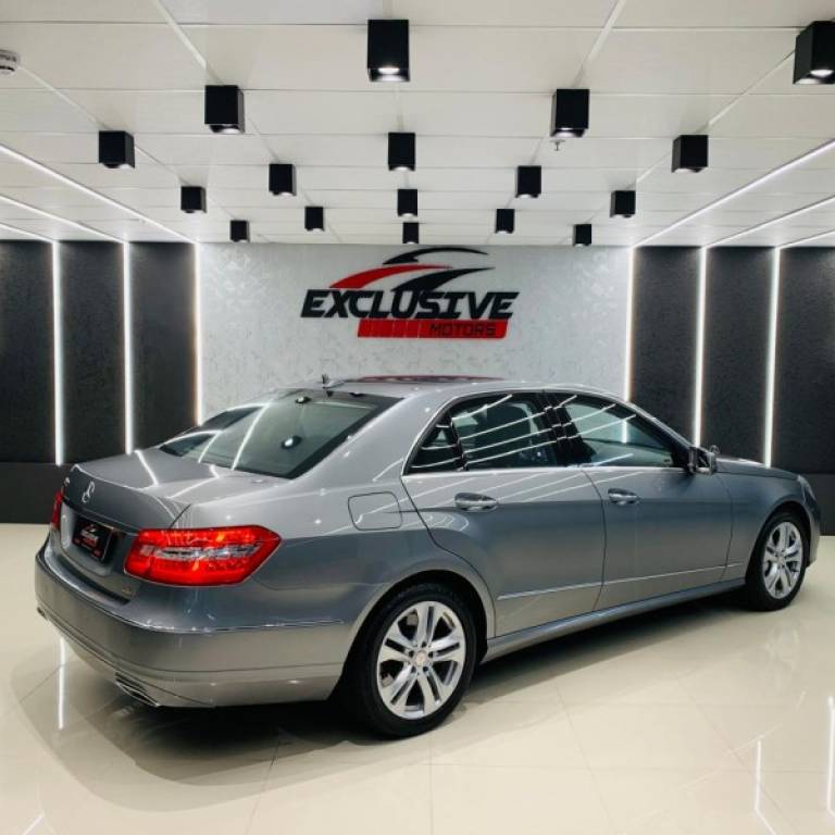 MERCEDES-BENZ - E 500 - 2011/2011 - Cinza - R$ 158.900,00