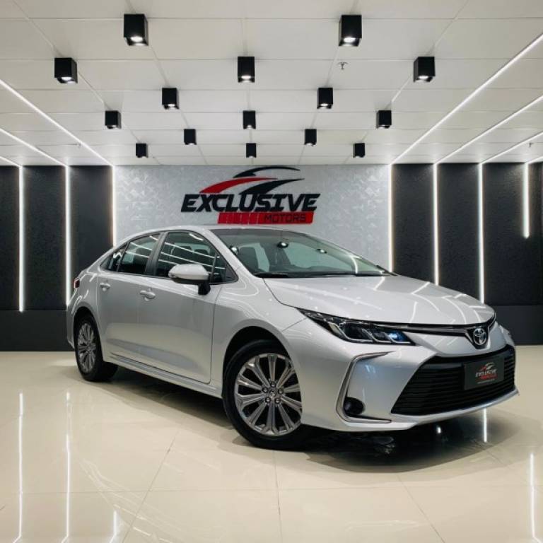 TOYOTA - COROLLA - 2019/2020 - Prata - R$ 124.800,00