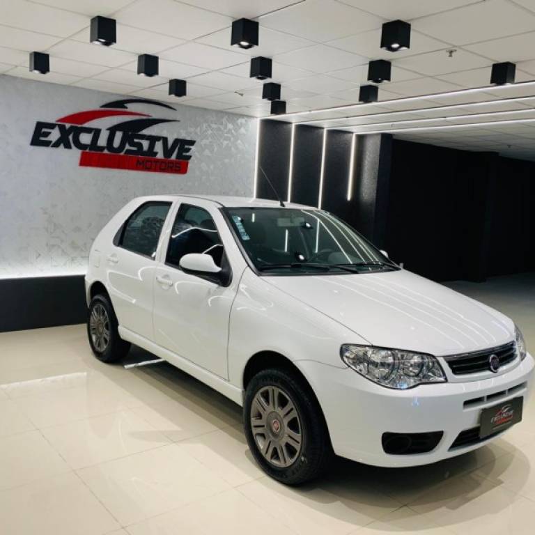 FIAT - PALIO - 2014/2015 - Branca - R$ 34.800,00