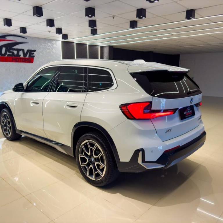 BMW - X1 - 2023/2024 - Branca - R$ 309.900,00