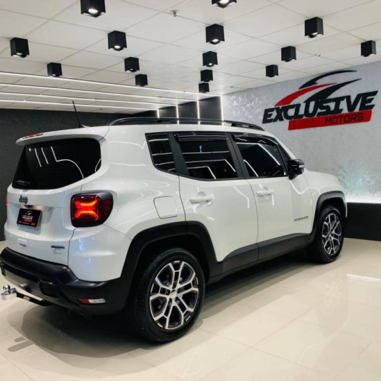 JEEP - RENEGADE - 2023/2024 - Branca - R$ 129.800,00