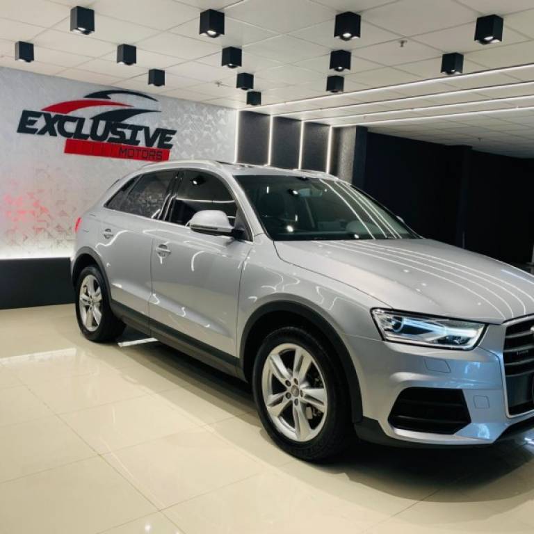 AUDI - Q3 - 2015/2016 - Prata - R$ 99.900,00