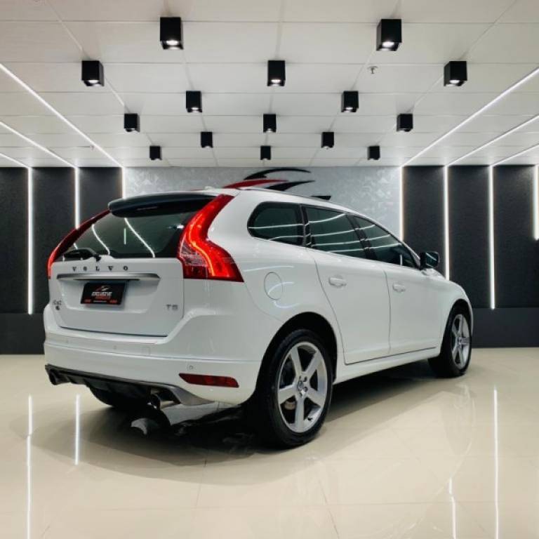 VOLVO - XC60 - 2014/2015 - Branca - R$ 98.900,00