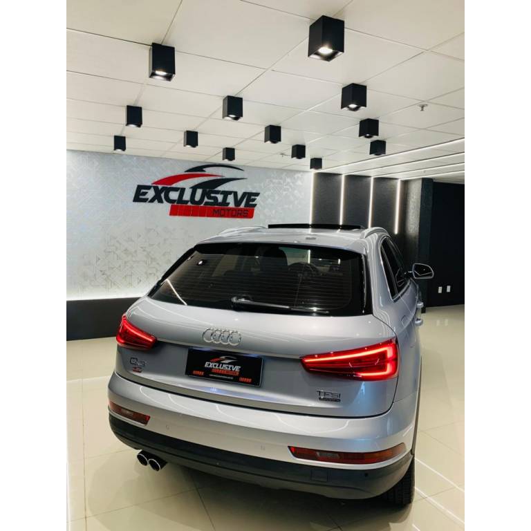 AUDI - Q3 - 2015/2016 - Prata - R$ 99.900,00