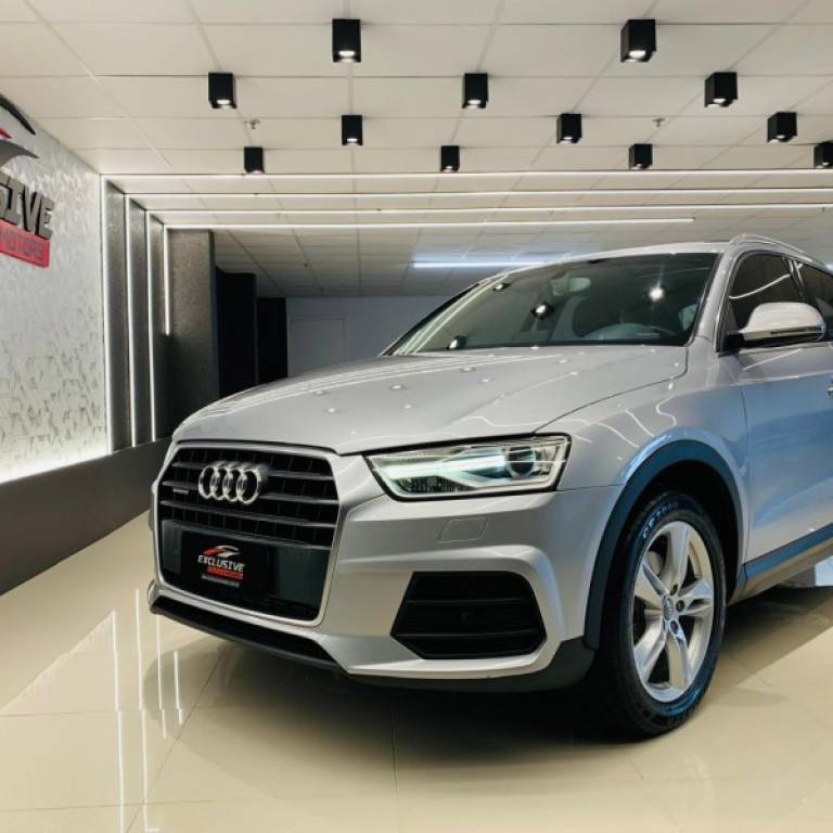 AUDI - Q3 - 2015/2016 - Prata - R$ 99.900,00