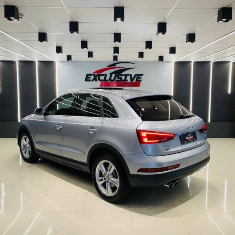 AUDI - Q3 - 2015/2016 - Prata - R$ 99.900,00