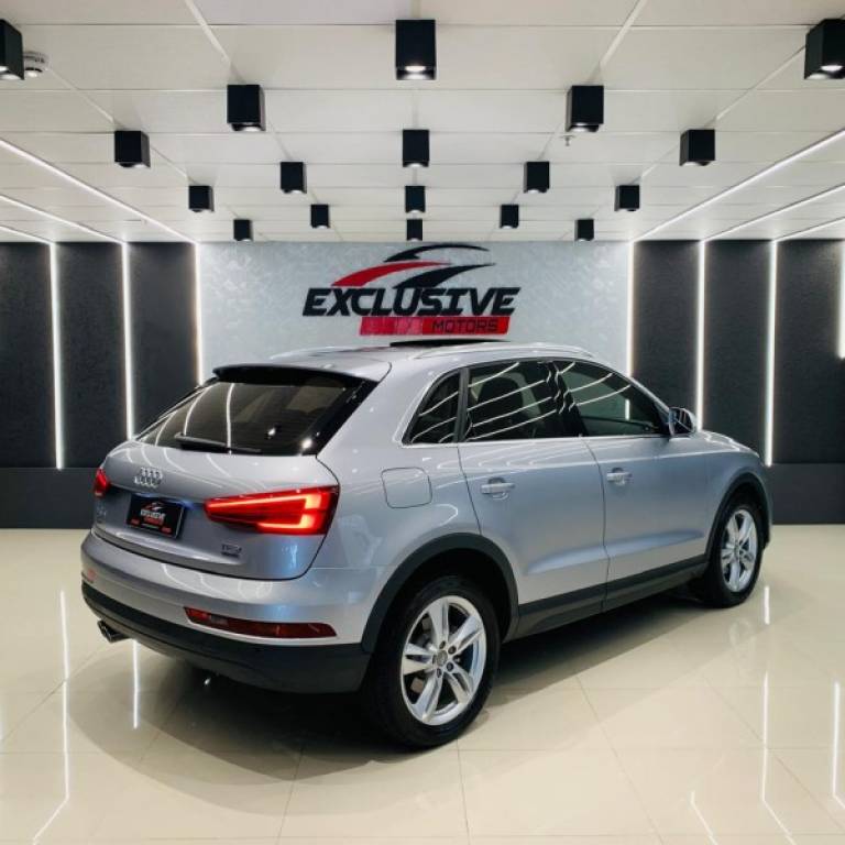 AUDI - Q3 - 2015/2016 - Prata - R$ 99.900,00