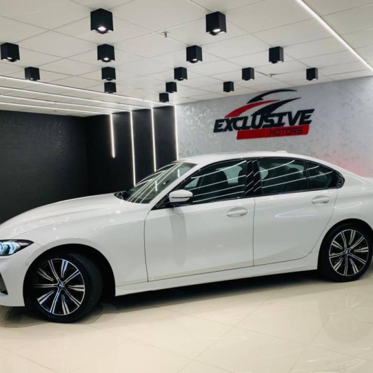 BMW - 320I - 2023/2023 - Branca - R$ 264.900,00