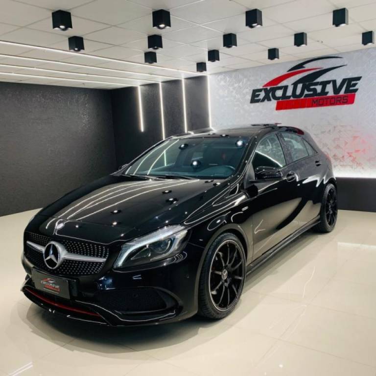 MERCEDES-BENZ - A 250 - 2015/2016 - Preta - R$ 144.900,00