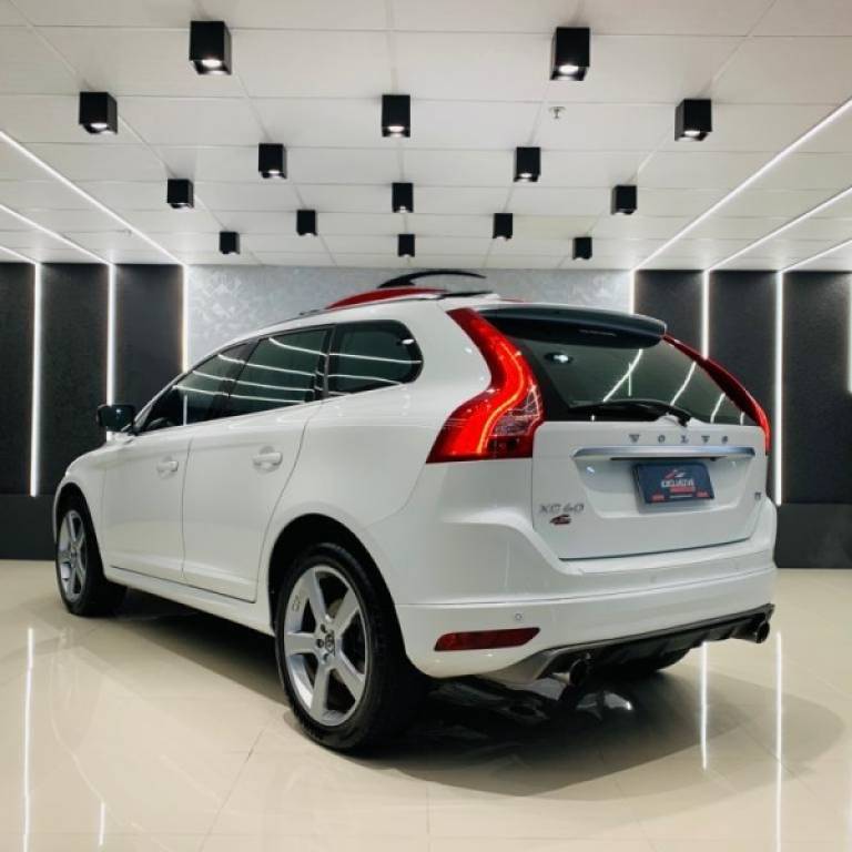 VOLVO - XC60 - 2014/2015 - Branca - R$ 98.900,00