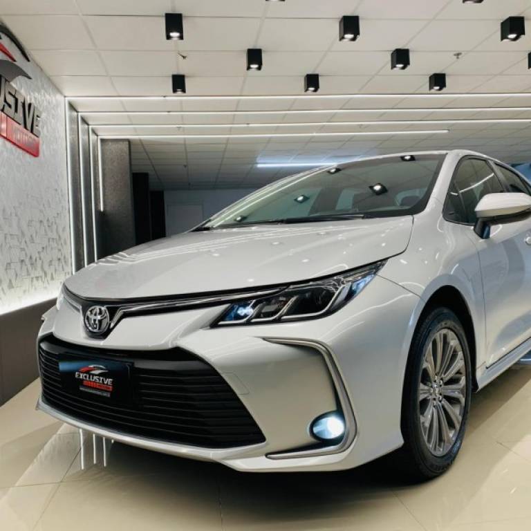 TOYOTA - COROLLA - 2019/2020 - Prata - R$ 124.800,00