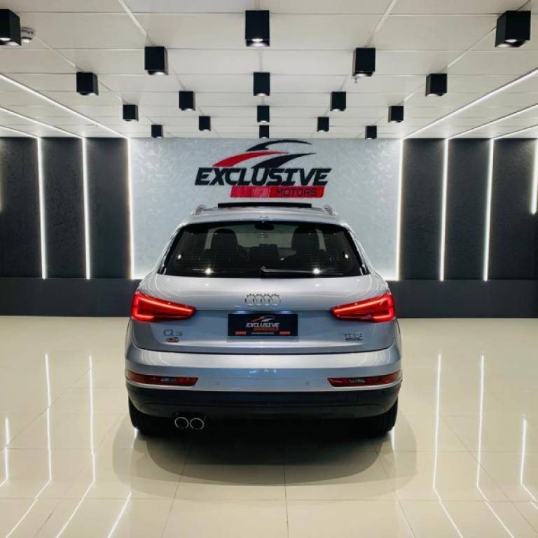 AUDI - Q3 - 2015/2016 - Prata - R$ 99.900,00