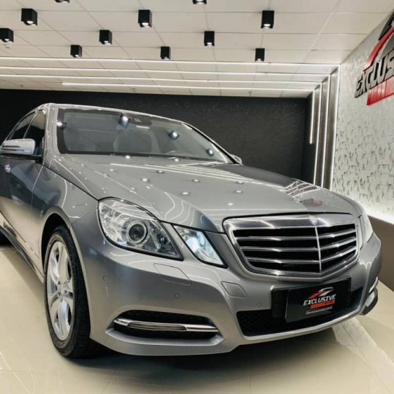 MERCEDES-BENZ - E 500 - 2011/2011 - Cinza - R$ 158.900,00