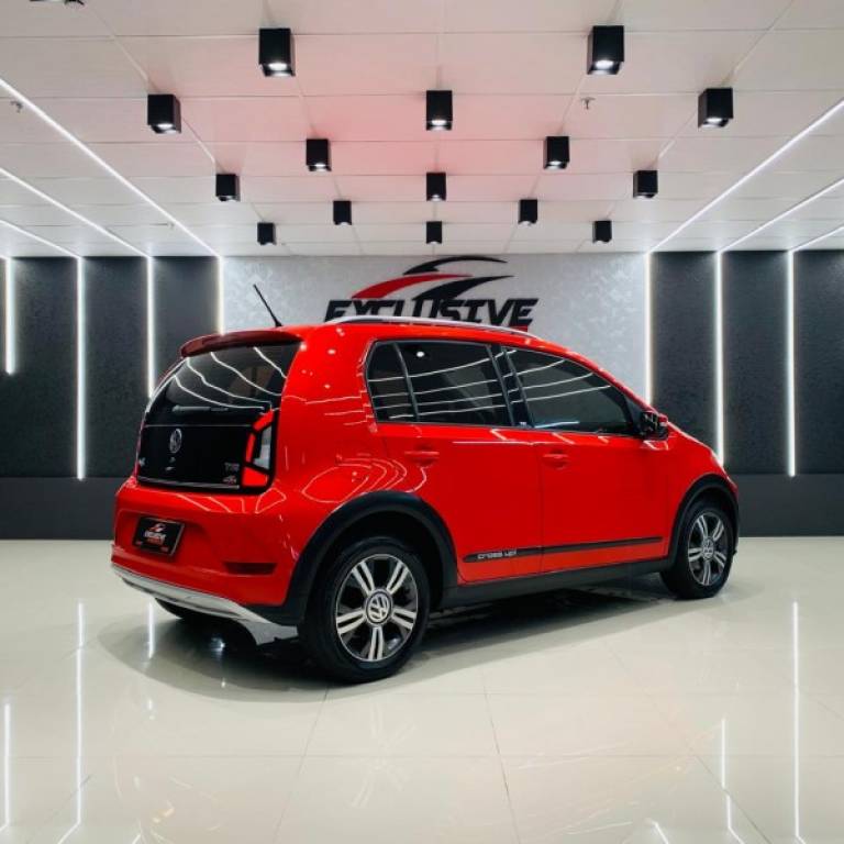 VOLKSWAGEN - UP - 2017/2018 - Vermelha - R$ 65.800,00